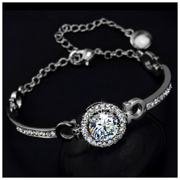 🎁 Swarovski Crystals Silver Omega Solitaire Bracelet - Picture 4 of 6